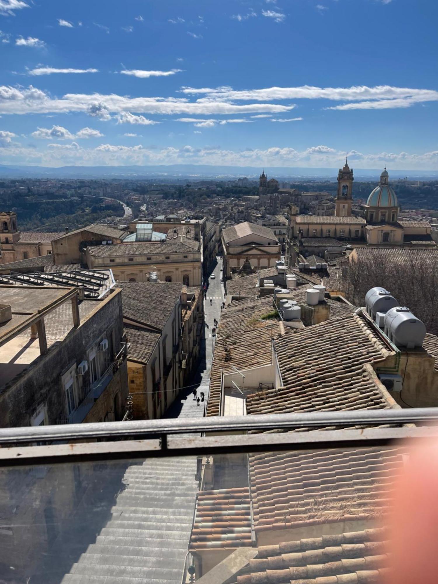 Casa Tipica Siciliana Patronale Home Bedandbreakfast Tremetrisoprailcielo Camere Con Vista, Colazione Interna In Terrazzo Panoramico Caltagirone Kültér fotó