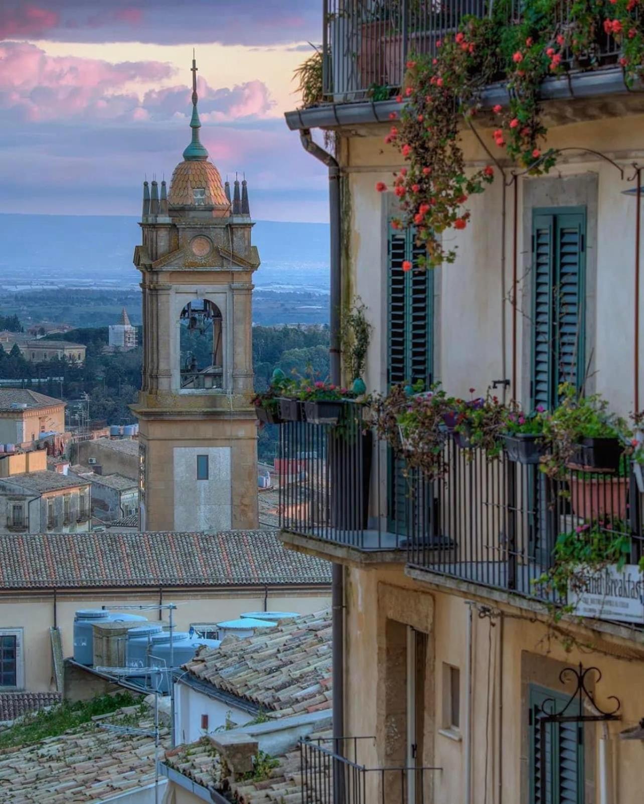 Casa Tipica Siciliana Patronale Home Bedandbreakfast Tremetrisoprailcielo Camere Con Vista, Colazione Interna In Terrazzo Panoramico Caltagirone Kültér fotó
