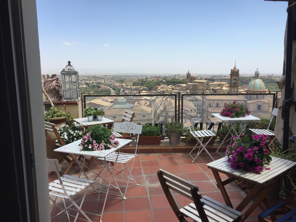 Casa Tipica Siciliana Patronale Home Bedandbreakfast Tremetrisoprailcielo Camere Con Vista, Colazione Interna In Terrazzo Panoramico Caltagirone Kültér fotó