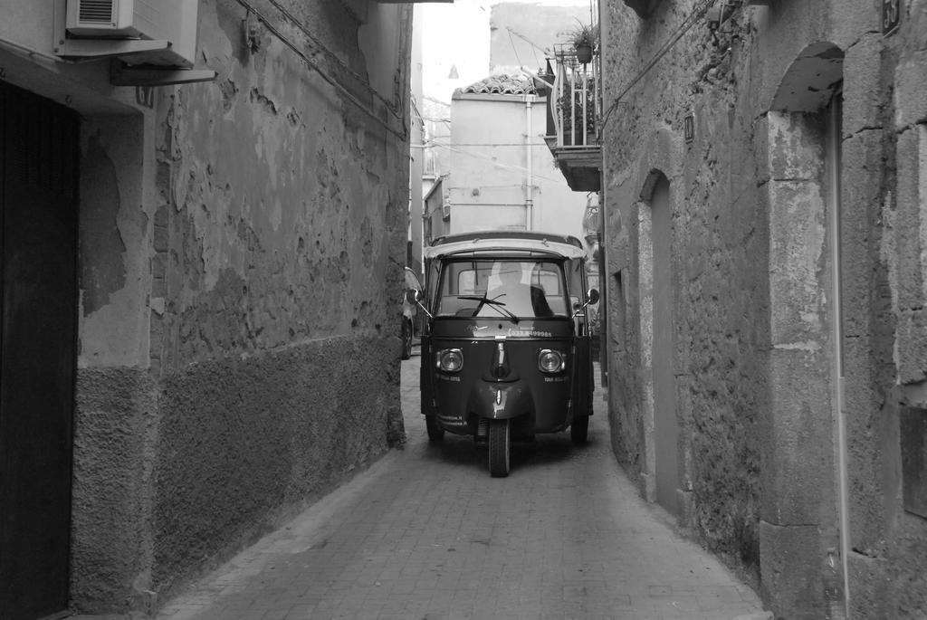 Casa Tipica Siciliana Patronale Home Bedandbreakfast Tremetrisoprailcielo Camere Con Vista, Colazione Interna In Terrazzo Panoramico Caltagirone Kültér fotó