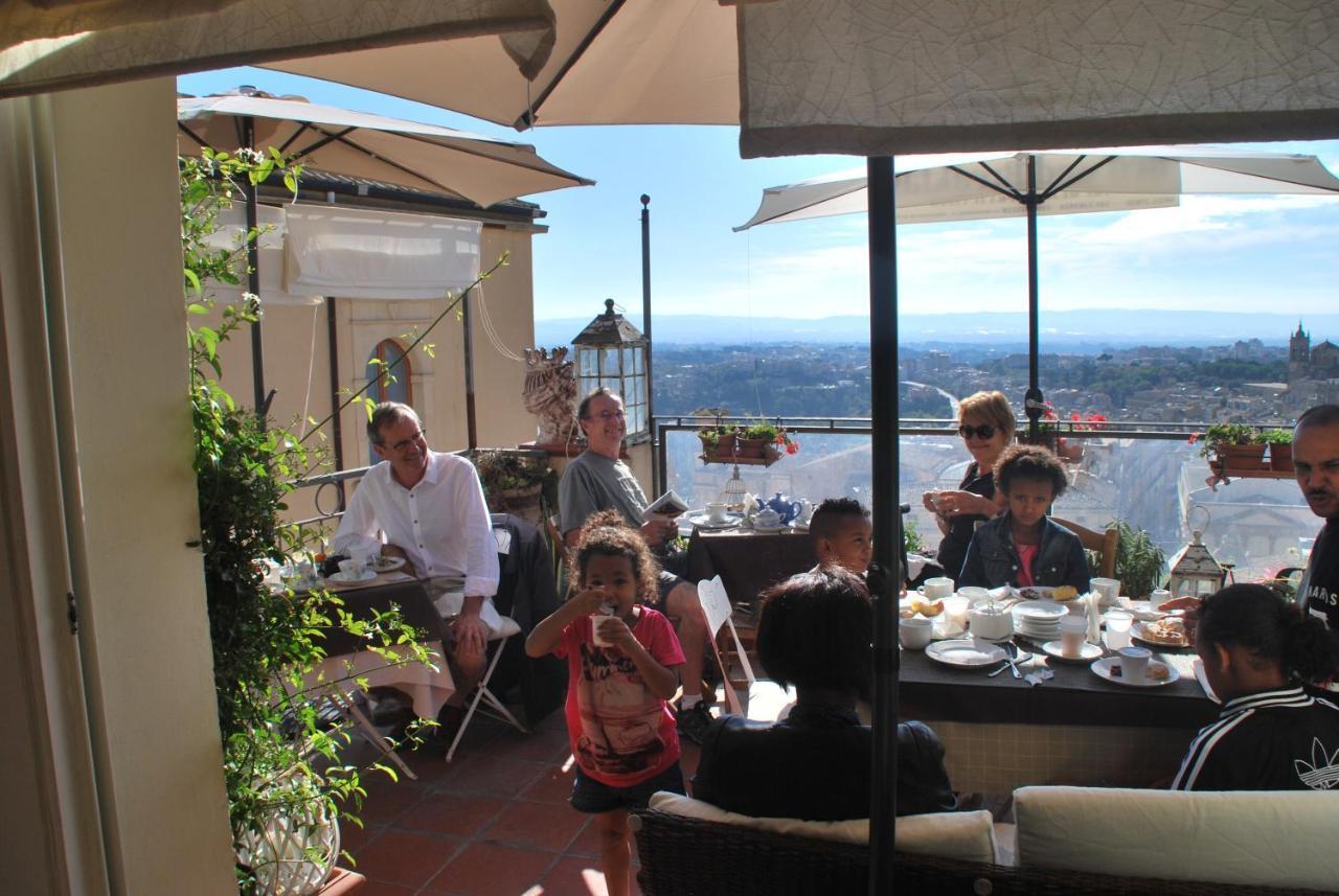 Casa Tipica Siciliana Patronale Home Bedandbreakfast Tremetrisoprailcielo Camere Con Vista, Colazione Interna In Terrazzo Panoramico Caltagirone Kültér fotó