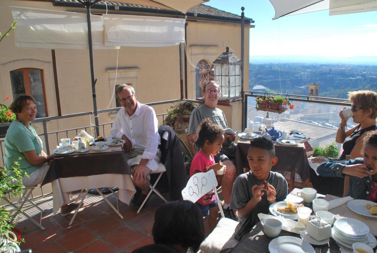 Casa Tipica Siciliana Patronale Home Bedandbreakfast Tremetrisoprailcielo Camere Con Vista, Colazione Interna In Terrazzo Panoramico Caltagirone Kültér fotó