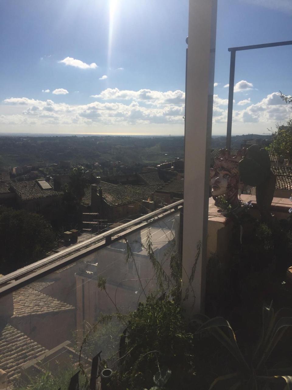 Casa Tipica Siciliana Patronale Home Bedandbreakfast Tremetrisoprailcielo Camere Con Vista, Colazione Interna In Terrazzo Panoramico Caltagirone Kültér fotó